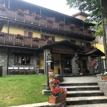 Albergo Bertocchi Collagna Extérieur photo
